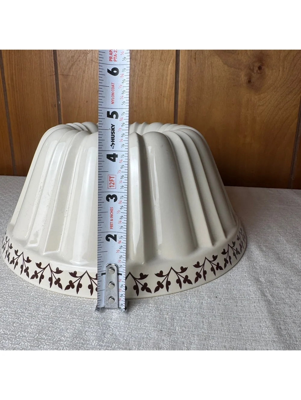 Paula Deen Stoneware Bundt Cake Pan Cream Brown Leaf Pattern Fluted 9.5 Inch